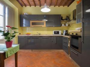 A kitchen or kitchenette at Holiday Home Villa il Pellicano by Interhome Még 35 kép