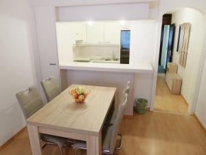 Köök või kööginurk majutusasutuses Apartment Classic by Interhome