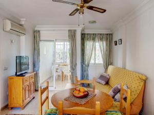 Μια τηλεόραση ή/και κέντρο ψυχαγωγίας στο Apartment Residencial Daly by Interhome