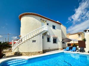 Bazén v ubytovaní Villa Somnium Mare by Interhome alebo v jeho blízkosti