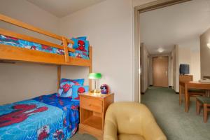 Voodi või voodid majutusasutuse Days Inn by Wyndham Red Deer toas