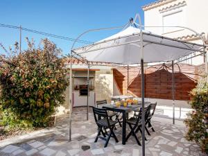 Patio alebo iná vonkajšia časť ubytovania Villa Somnium Mare by Interhome