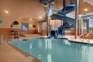 Bassein majutusasutuses Days Inn by Wyndham Red Deer või selle lähedal