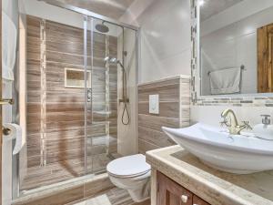Łazienka w obiekcie Holiday Home Darija by Interhome