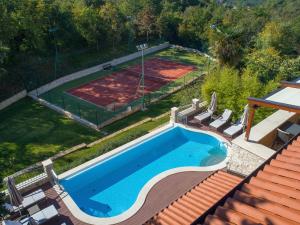 Bazén v ubytovaní Villa Vlastelini by Interhome alebo v jeho blízkosti