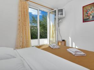 Posteľ alebo postele v izbe v ubytovaní Apartment Rubin-13 by Interhome