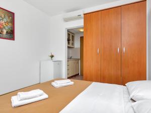 Posteľ alebo postele v izbe v ubytovaní Apartment Rubin-13 by Interhome