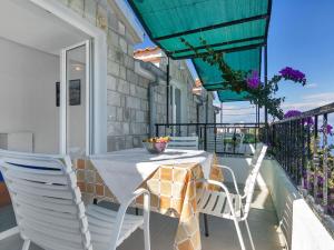 a patio with a table and chairs on a balcony at Apartment Rubin-11 by Interhome in Selca kod Bogomolja
