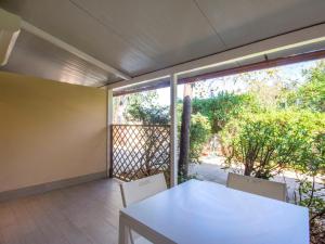 Balkón alebo terasa v ubytovaní Holiday Home Gineprino-7 by Interhome