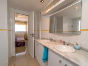 A bathroom at Apartment El Bosque by Interhome