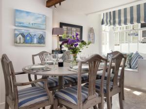 Restaurace v ubytování Holiday Home Sea Dream by Interhome