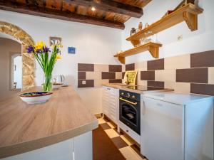 Zdjęcie z galerii obiektu Holiday Home Maja by Interhome w mieście Zarići