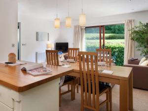 Et tv og/eller underholdning på Holiday Home Haven by Interhome