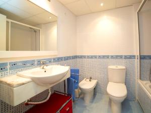 Ένα μπάνιο στο Apartment Plaza Mayor-1 by Interhome +16 φωτογραφίες