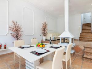 Zdjęcie z galerii obiektu Holiday Home Villa Ebano by Interhome w mieście Torremuelle