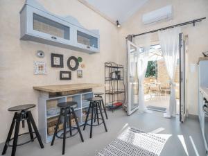 Kuchyň nebo kuchyňský kout v ubytování Holiday Home Aničić by Interhome