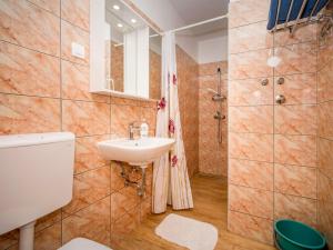 Koupelna v ubytování Apartment Hilde Red-5 by Interhome