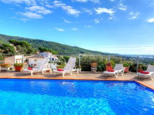 Bazén v ubytování Holiday Home Mirador by Interhome nebo v jeho okolí