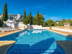 Bazén v ubytování Holiday Home Sunshine by Interhome nebo v jeho okolí