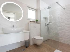 Koupelna v ubytování Villa Luka by Interhome