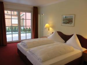 Postel nebo postele na pokoji v ubytování Hotel Hafen Hitzacker - Elbe