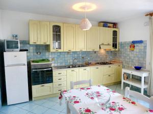 Кухня або міні-кухня у Holiday Home The Pink by Interhome