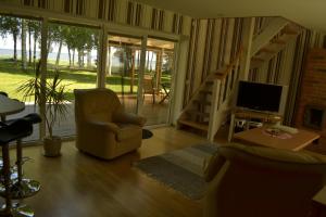 TV a/nebo společenská místnost v ubytování Mere Holiday House