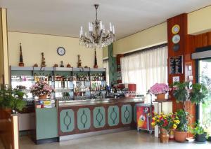 Lounge nebo bar v ubytování HOTEL COLLI FIORITI