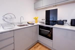 Dapur atau dapur kecil di Oak – Three Tuns Apartments
