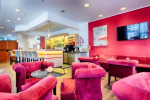 TV a/nebo společenská místnost v ubytování ACHAT Hotel Bochum Dortmund
