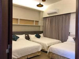 Rúm í herbergi á Good Nest Homestay