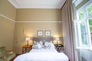 a bedroom with a bed and a window at Osborne House in Pretoria