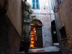 an alleyway with a door in a building at Soqquadro Art&Relax Alassio - Romantico Frantoio 1600 in Alassio