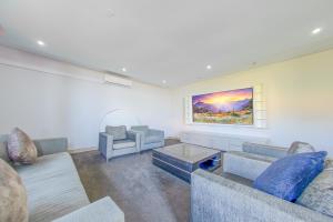 a living room with couches and a painting on the wall at Residence on Sea View in Tinley Manor