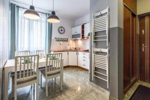 Kuchnia lub aneks kuchenny w obiekcie Apartament Bulwary Zakopane