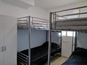 a room with two bunk beds in a room at Residencial los olivos in Cala de Finestrat