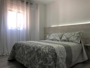 Postel nebo postele na pokoji v ubytování APARTAMENTOS CAZORLA CENTRO