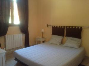 a bedroom with a large bed in a room at Chambres d'Hôtes Le Pressoir in Saint-Martin-de-Boscherville