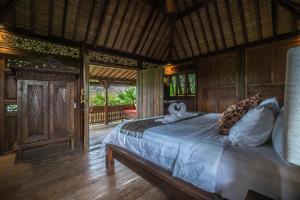 a bedroom with a bed in a room at Malaya Villas Ubud in Ubud