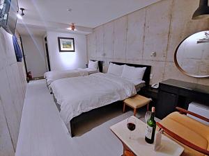 Postel nebo postele na pokoji v ubytování Hotel Stay Interview Jeju