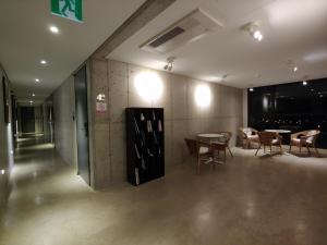 Posezení v ubytování Hotel Stay Interview Jeju