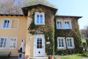 a building with ivy on the side of it at Hotel Sonneneck in Zinnowitz