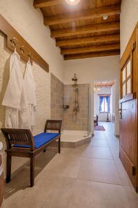 Ванна кімната в Koukos Rhodian Guesthouse - Adults Only