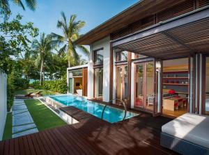 Der Swimmingpool an oder in der Nähe von W Koh Samui