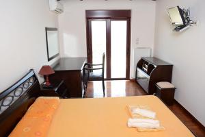 Posteľ alebo postele v izbe v ubytovaní VILLA BELLA LOUKISIA