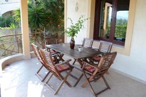 Balkón alebo terasa v ubytovaní VILLA BELLA LOUKISIA