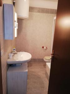 a bathroom with a sink and a toilet at Flower House in Verona