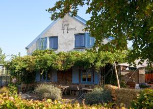 a house with a sign on the side of it at Gasterie Lieve Hemel in Sevenum