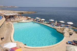 Бассейн в The Preluna Hotel или поблизости