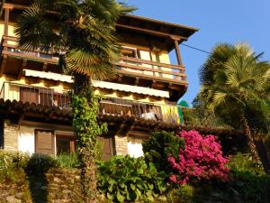 a building with plants and flowers in front of it at Casa Petra 1 1/2 Zi, Orgnana 83 in Magadino